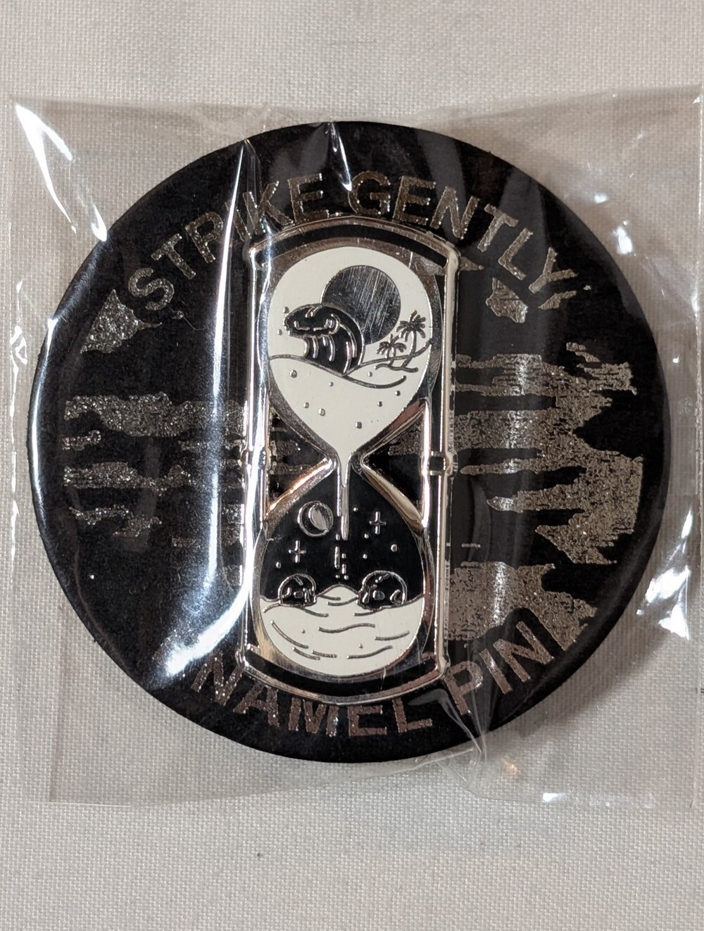 New Circular Hourglass Pin Beach Wave Space Sand Time Black White Strike Gently